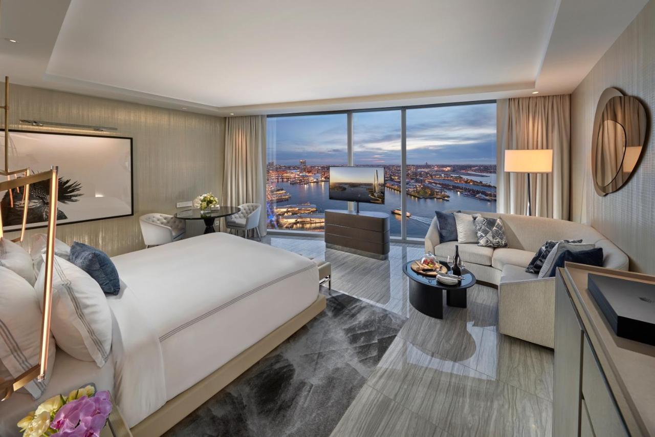 Hotel Crown Towers Sydney Esterno foto A guest room at the Four Seasons Hotel