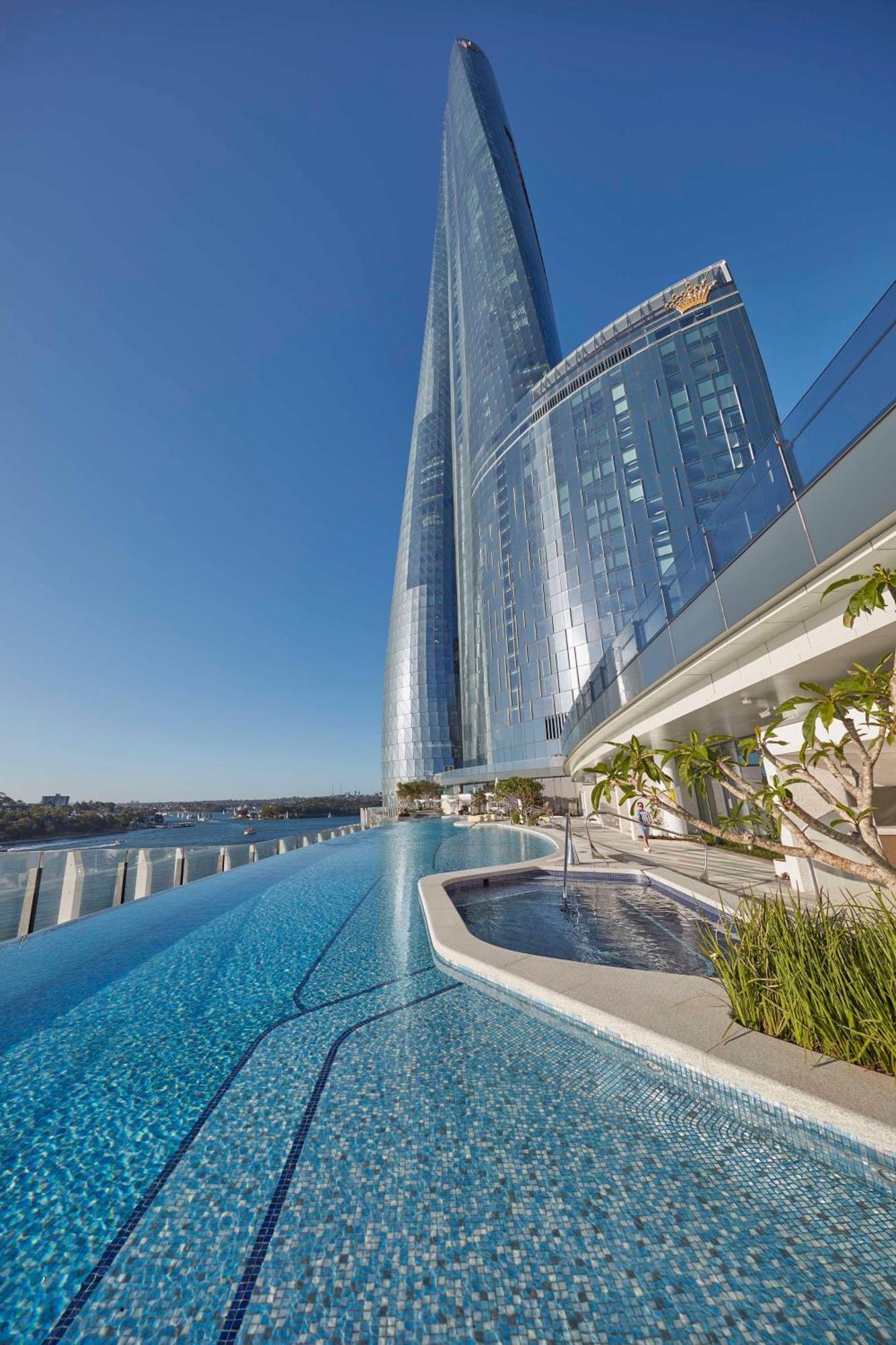 Hotel Crown Towers Sydney Esterno foto The pool at the top of the tower